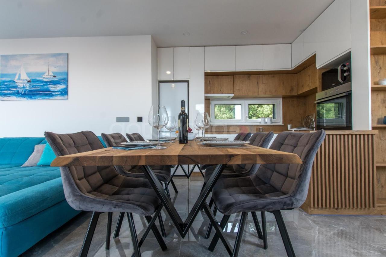 Seashell - Luxury Seaview Apartments Макарска Екстериор снимка
