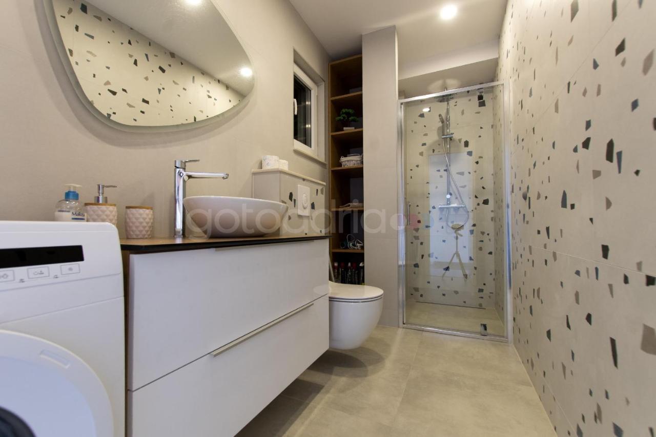 Seashell - Luxury Seaview Apartments Макарска Екстериор снимка