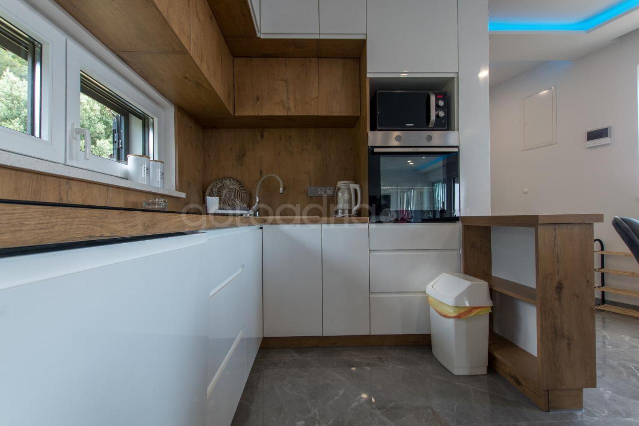Seashell - Luxury Seaview Apartments Макарска Екстериор снимка